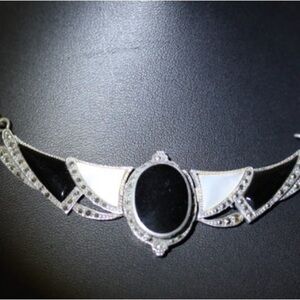 What a lovely example of a brilliantly tailored and stunning Art Deco Choker.